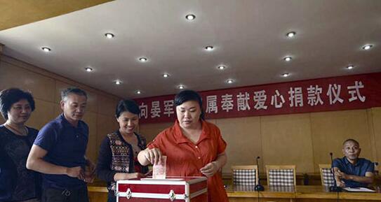 妻子身患白血病 丈夫单位同事捐款献爱心