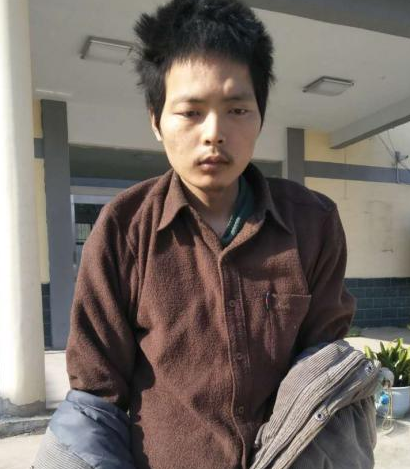 急寻家属：20岁小伙在周口鹿邑被救助，穿咖色衬衣，精神异常！